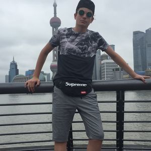 Meet your Posher, Max